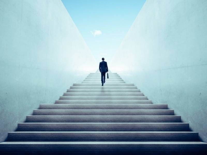 از زمین خاکی تا مدیریت یک کمپانی بزرگ - موفقیت در یک قدمی شماست